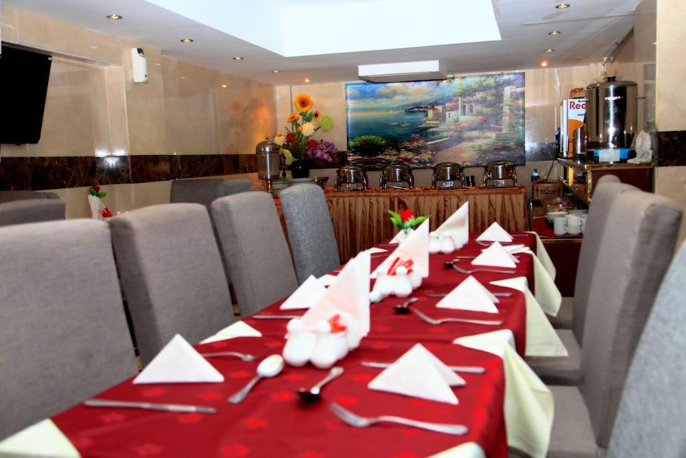 Saffron Hotel Дубай Екстер'єр фото